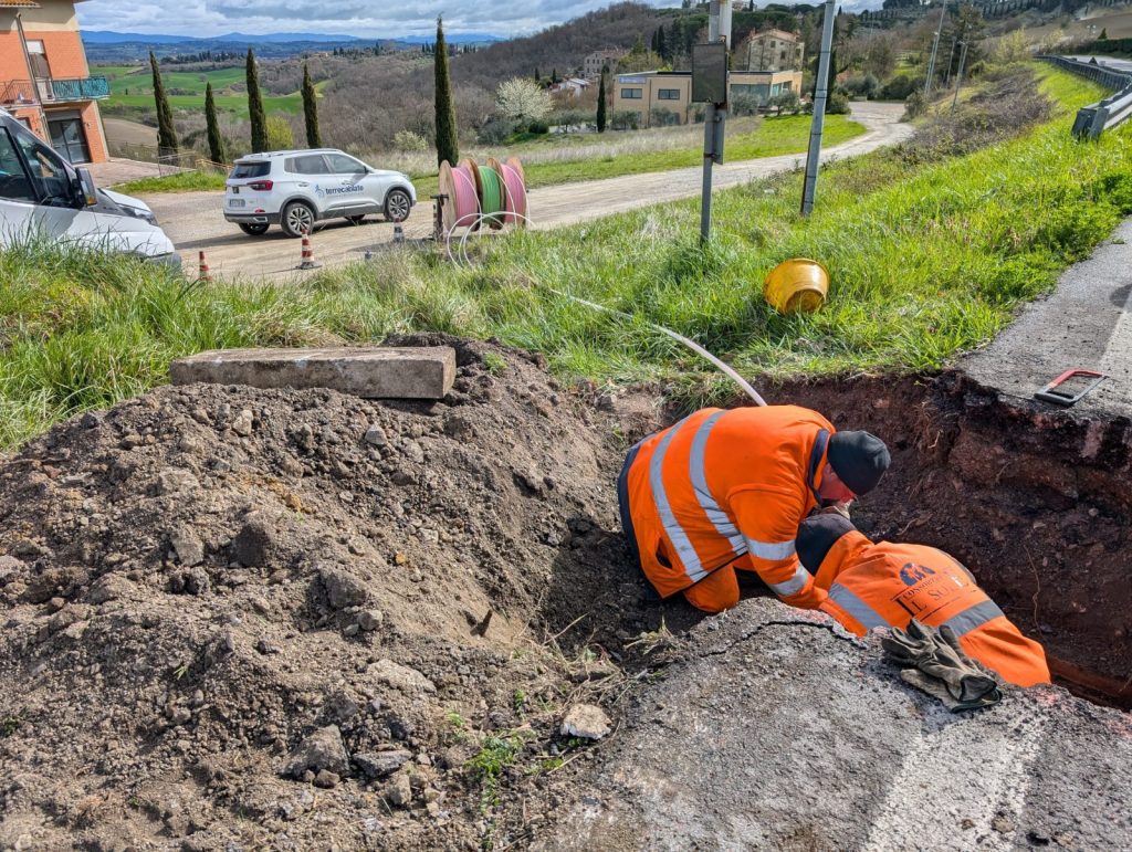 Squadra Terrecablate al lavoro per il potenziamento della Rete a Chiusi